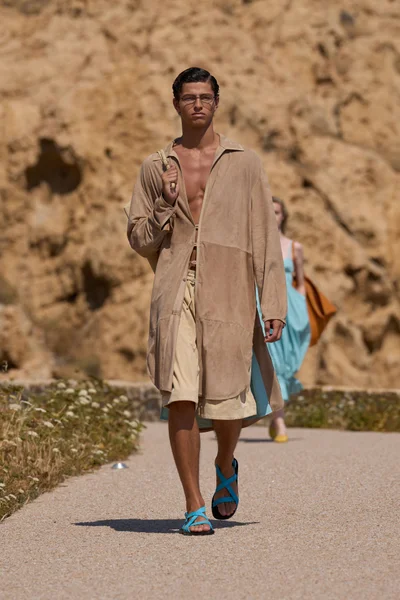 Look 4